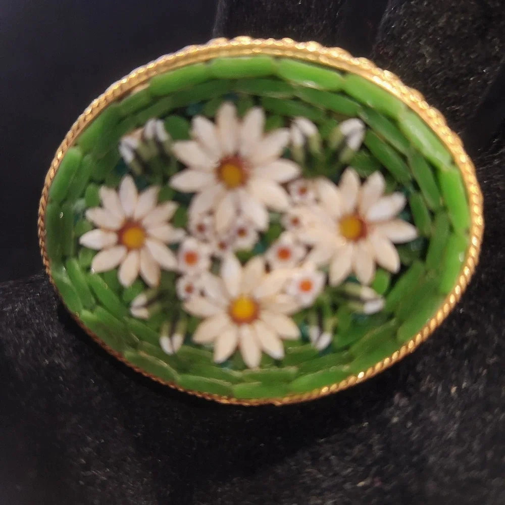 Vintage Made in Italy Micro Mosaic Floral Brooch White Daisy Green Gold Tone - Picture 1 of 9